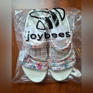 Joybees Women's Lakeshore SandalGraphic Geometric Mandala W7- WLKSD.GPB.O700